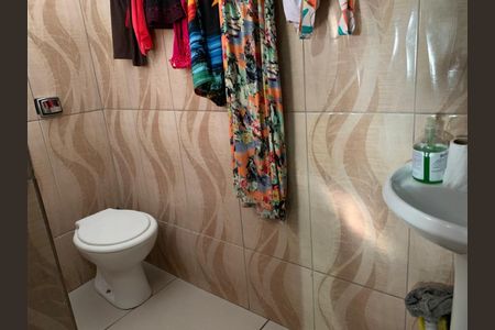 Casa à venda com 300m², 2 quartos e 2 vagas Casa à venda com 300m², 2 quartos e 2 vagasBanheiro