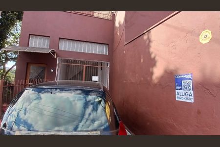 Casa à venda com 300m², 2 quartos e 2 vagas Casa à venda com 300m², 2 quartos e 2 vagasFachada