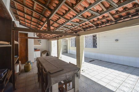 Casa à venda com 213m², 3 quartos e 4 vagasQuintal