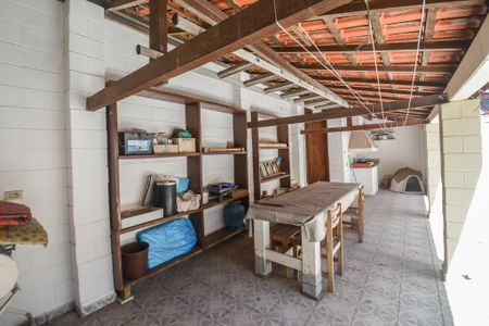 Casa à venda com 213m², 3 quartos e 4 vagasQuintal