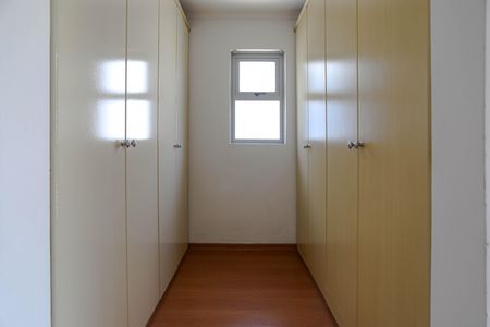 Casa para alugar com 273m², 3 quartos e 4 vagas Casa para alugar com 273m², 3 quartos e 4 vagasCloset da Suíte 3