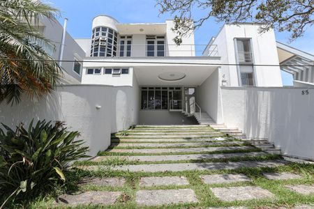 Casa para alugar com 273m², 3 quartos e 4 vagas Casa para alugar com 273m², 3 quartos e 4 vagasFachada