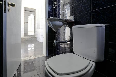 Casa para alugar com 273m², 3 quartos e 4 vagas Casa para alugar com 273m², 3 quartos e 4 vagasBanheiro de Serviço