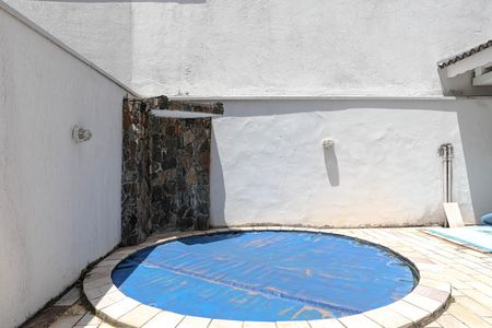 Casa para alugar com 273m², 3 quartos e 4 vagas Casa para alugar com 273m², 3 quartos e 4 vagasPiscina