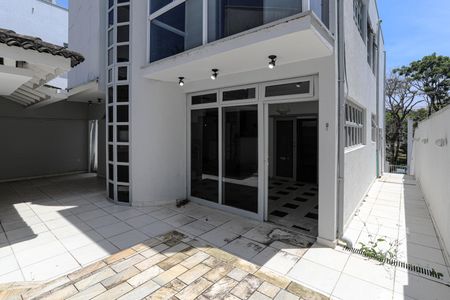 Casa para alugar com 273m², 3 quartos e 4 vagas Casa para alugar com 273m², 3 quartos e 4 vagasPiscina