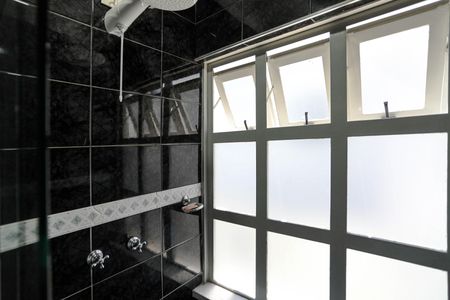 Casa para alugar com 273m², 3 quartos e 4 vagas Casa para alugar com 273m², 3 quartos e 4 vagasBanheiro da Suíte