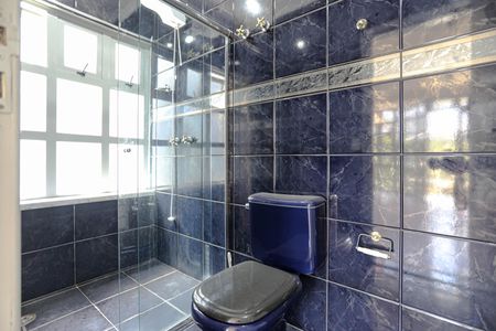 Casa para alugar com 273m², 3 quartos e 4 vagas Casa para alugar com 273m², 3 quartos e 4 vagasBanheiro da Suíte 2