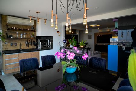 Apartamento à venda com 94m², 2 quartos e 2 vagas Apartamento à venda com 94m², 2 quartos e 2 vagasVaranda