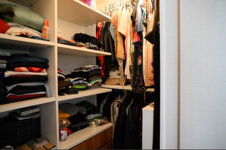 Apartamento à venda com 94m², 2 quartos e 2 vagas Apartamento à venda com 94m², 2 quartos e 2 vagasCloset