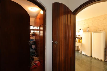 Casa para alugar com 235m², 3 quartos e 5 vagasCorredor térreo