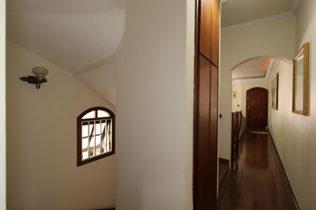 Casa para alugar com 235m², 3 quartos e 5 vagasCorredor do primeiro piso