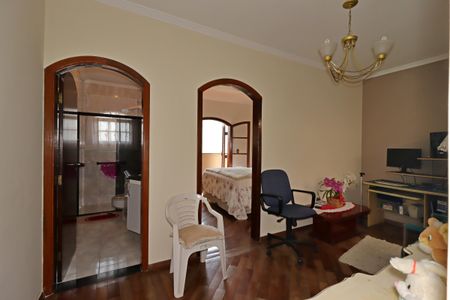 Casa para alugar com 235m², 3 quartos e 5 vagasCorredor do segundo piso