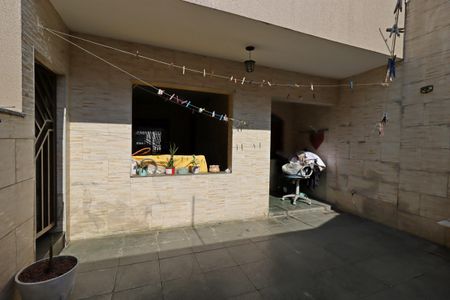 Casa para alugar com 235m², 3 quartos e 5 vagasQuintal