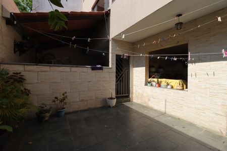 Casa para alugar com 235m², 3 quartos e 5 vagasQuintal