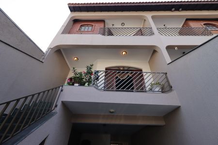 Casa para alugar com 235m², 3 quartos e 5 vagasFachada
