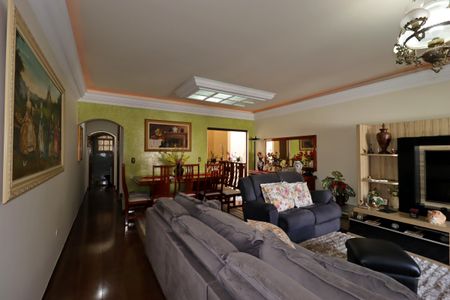 Casa para alugar com 235m², 3 quartos e 5 vagasSala