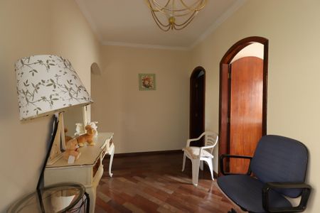 Casa para alugar com 235m², 3 quartos e 5 vagasSaleta