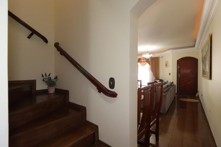 Casa para alugar com 235m², 3 quartos e 5 vagasCorredor do primeiro piso