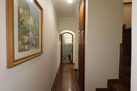 Casa para alugar com 235m², 3 quartos e 5 vagasCorredor do primeiro piso