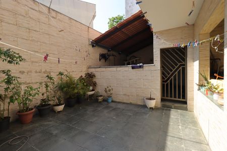 Casa para alugar com 235m², 3 quartos e 5 vagasQuintal