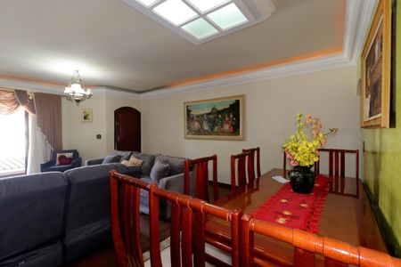 Casa para alugar com 235m², 3 quartos e 5 vagasSala