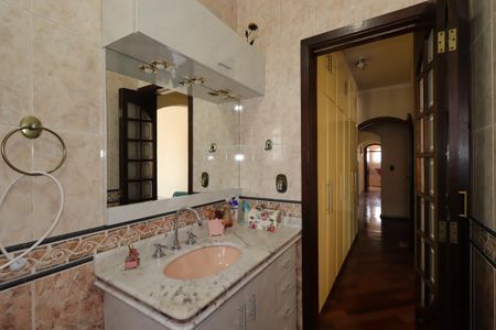 Casa para alugar com 235m², 3 quartos e 5 vagasBanheiro da Suíte