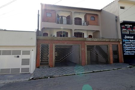 Casa para alugar com 235m², 3 quartos e 5 vagasFachada