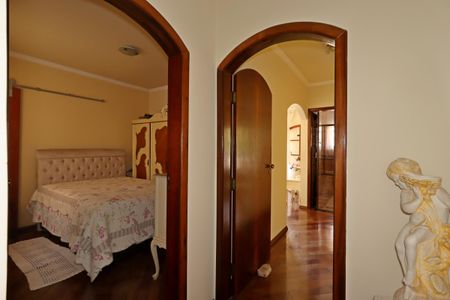 Casa para alugar com 235m², 3 quartos e 5 vagasCorredor do segundo piso