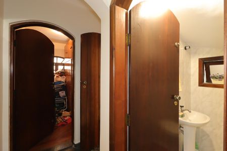 Casa para alugar com 235m², 3 quartos e 5 vagasCorredor térreo