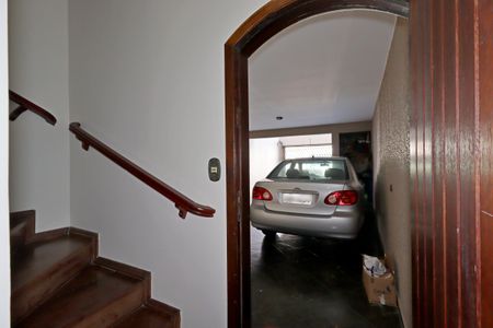 Casa para alugar com 235m², 3 quartos e 5 vagasCorredor térreo