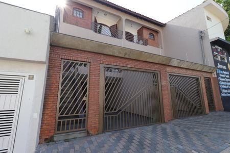 Casa para alugar com 235m², 3 quartos e 5 vagasFachada