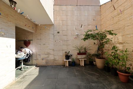 Casa para alugar com 235m², 3 quartos e 5 vagasQuintal