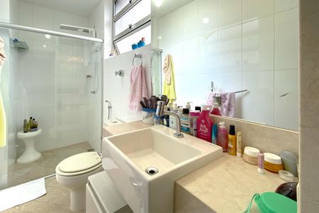 Apartamento à venda com 274m², 4 quartos e 2 vagasBanheiro da Suíte 2