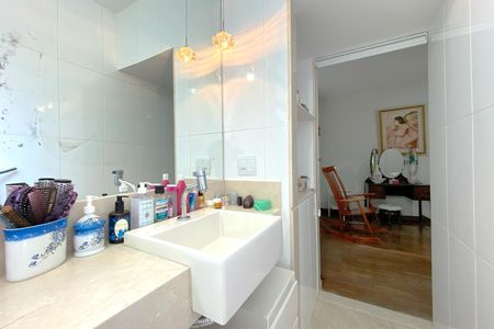 Apartamento à venda com 274m², 4 quartos e 2 vagasBanheiro da Suíte 2