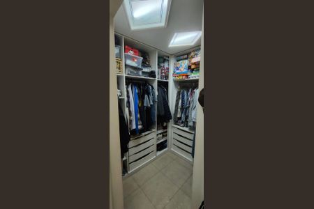 Apartamento à venda com 72m², 2 quartos e 1 vaga Apartamento à venda com 72m², 2 quartos e 1 vagaCloset da suíte