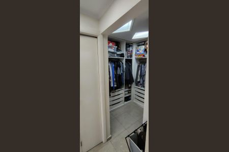 Apartamento à venda com 72m², 2 quartos e 1 vaga Apartamento à venda com 72m², 2 quartos e 1 vagaCloset da suíte