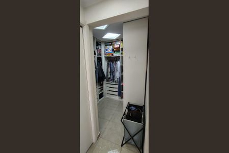 Apartamento à venda com 72m², 2 quartos e 1 vaga Apartamento à venda com 72m², 2 quartos e 1 vagaCloset da suíte