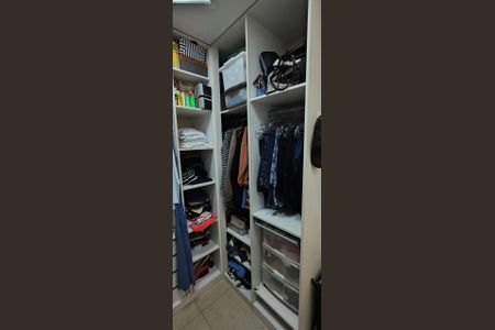 Apartamento à venda com 72m², 2 quartos e 1 vaga Apartamento à venda com 72m², 2 quartos e 1 vagaCloset da suíte