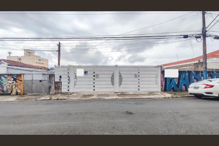 Casa à venda com 469m², 4 quartos e 4 vagas Casa à venda com 469m², 4 quartos e 4 vagasFachada