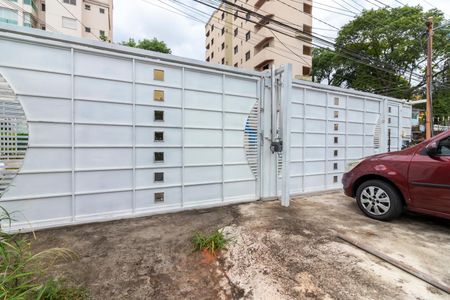 Casa à venda com 469m², 4 quartos e 4 vagas Casa à venda com 469m², 4 quartos e 4 vagasQuintal / Garagem