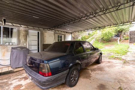 Casa à venda com 469m², 4 quartos e 4 vagas Casa à venda com 469m², 4 quartos e 4 vagasQuintal / Garagem