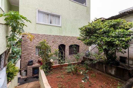 Casa à venda com 469m², 4 quartos e 4 vagas Casa à venda com 469m², 4 quartos e 4 vagasQuintal