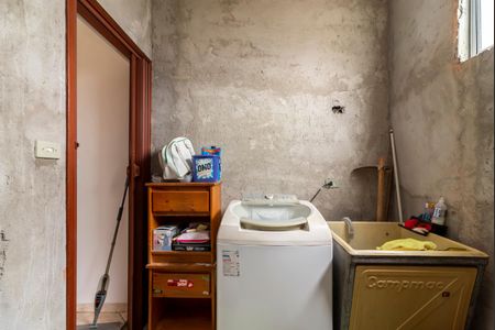 Casa à venda com 469m², 4 quartos e 4 vagas Casa à venda com 469m², 4 quartos e 4 vagasBanheiro da Suíte / Área de Serviço