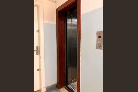 Apartamento à venda com 65m², 3 quartos e sem vagaÁrea comum