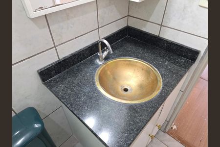 Banheiro de apartamento à venda com 3 quartos, 54m² em Vila Dionisia, São Paulo
