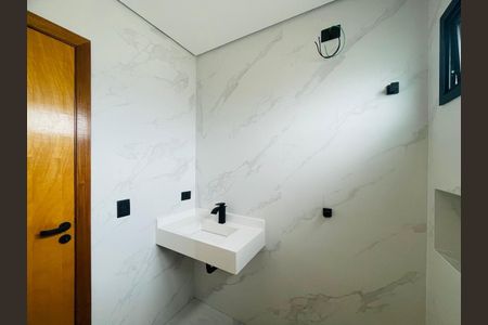 Casa à venda com 210m², 3 quartos e 4 vagasBanheiro da Suíte 1