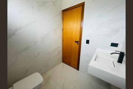 Casa à venda com 210m², 3 quartos e 4 vagasBanheiro da Suíte 1