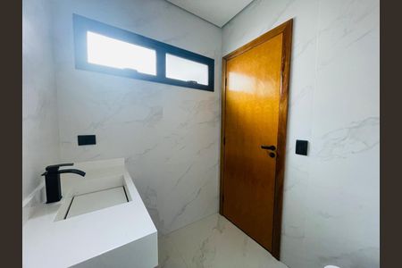 Casa à venda com 210m², 3 quartos e 4 vagasBanheiro da Suíte 2