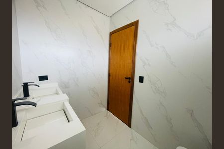 Casa à venda com 210m², 3 quartos e 4 vagasBanheiro da Suíte 3