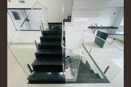 Casa à venda com 210m², 3 quartos e 4 vagasEscada 